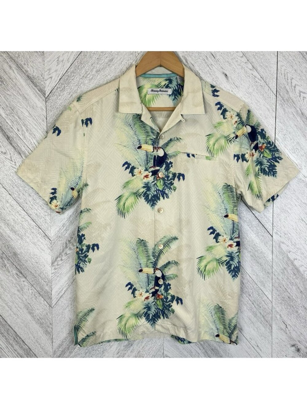Tommy Bahama Hawaiian Shirt Mens Small 100% Silk Toucan Bird Tropical Jungle